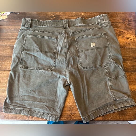 Coleman Men's Olive Cargo Shorts - Picture 2 of 7